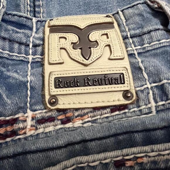 Men’s Y2K Rock Revival Straight Distressed Jeans - Picture 5 of 6